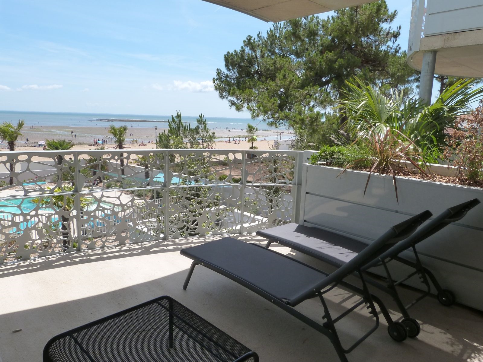 Appartement vue mer pour 2 à 6 pers, au 1er étage avec balcon, 2 chambres, accès direct plage, gamme LUXE